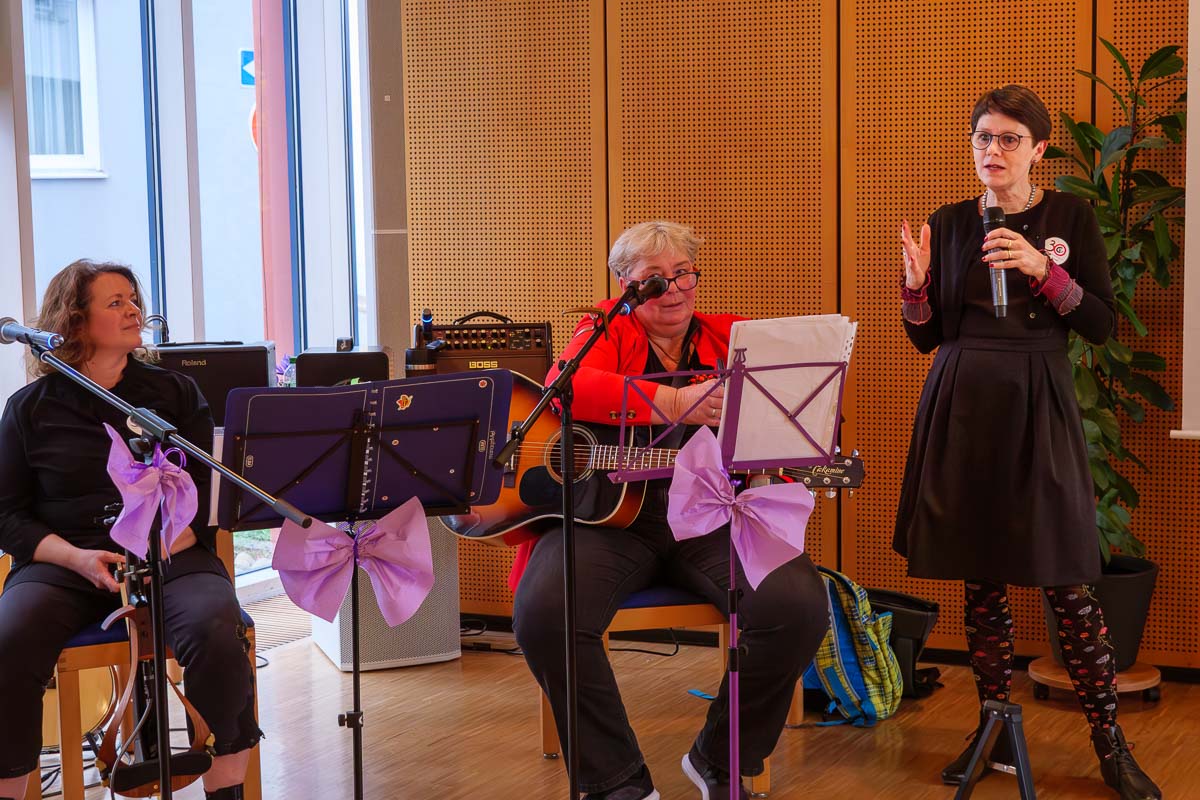 Musikalische Unterhaltung durch Margit Spörl und Katja Petrova, Organisation Natalie Zimmer 30 Jahre FraZ - Bild 15