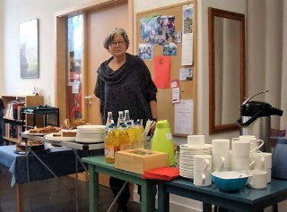 Tina Greiner an der Theke des FraZ-Cafés Tina Greiner an der Theke des FraZ-Cafés