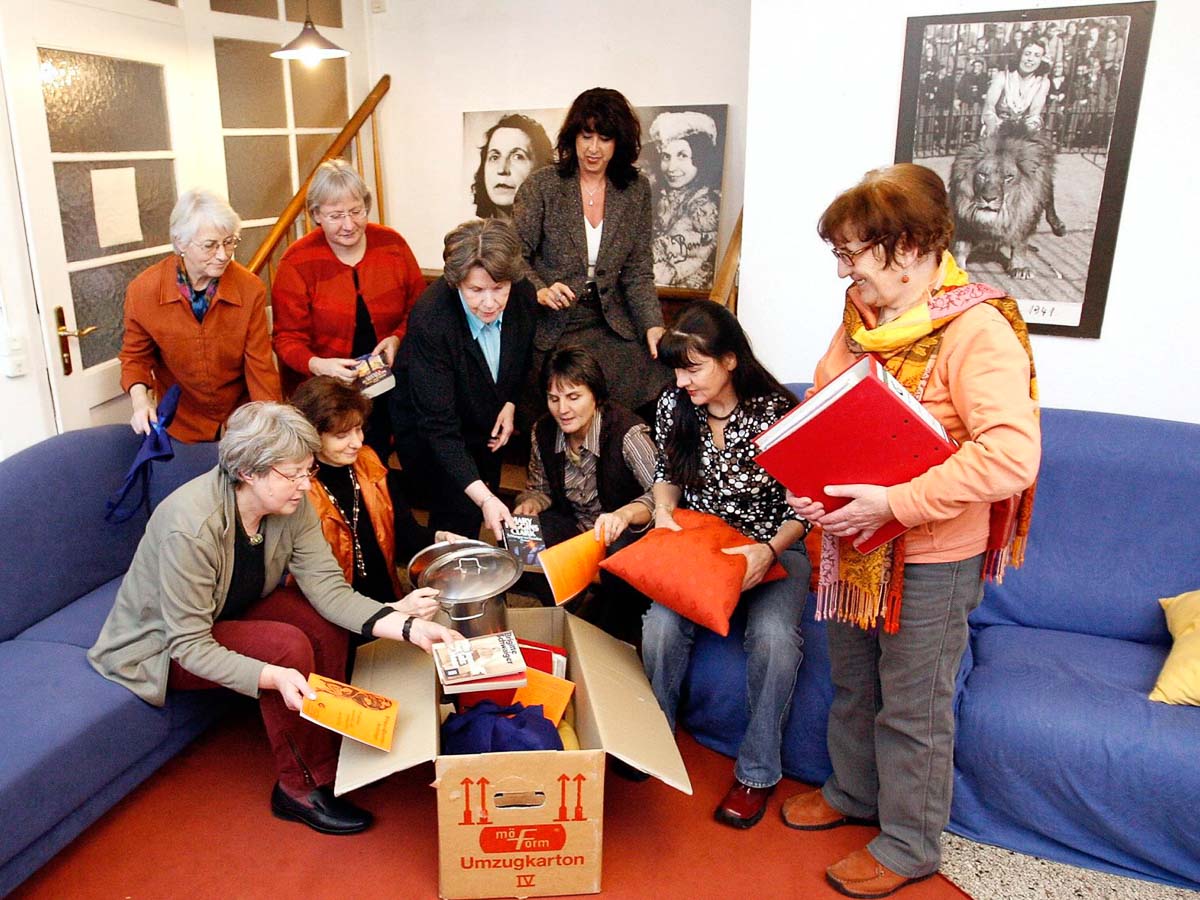 Auszug aus dem Frauenzentrum in der Lange Straße Auszug aus dem Frauenzentrum in der Lange Straße